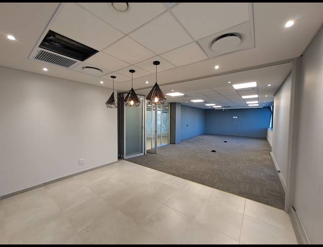 3,438M² OFFICE TO LET IN WAVERLEY